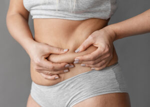 mulher querendo reduzir gordura abdominal